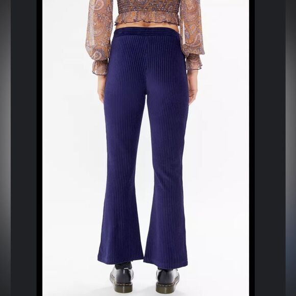 Urban Outfitters Cassidy Velvet Kick Flare Pant Blue - Picture 2 of 9